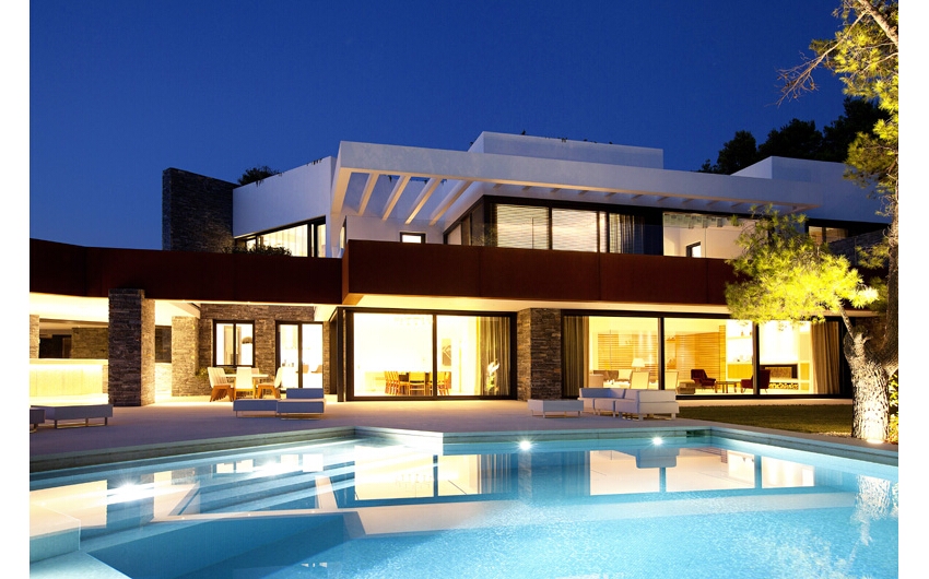 02_dunmow house_athens house_modern architecture greece_urban house_bc estudio architects_green architecture_greece houses_infinity pool
