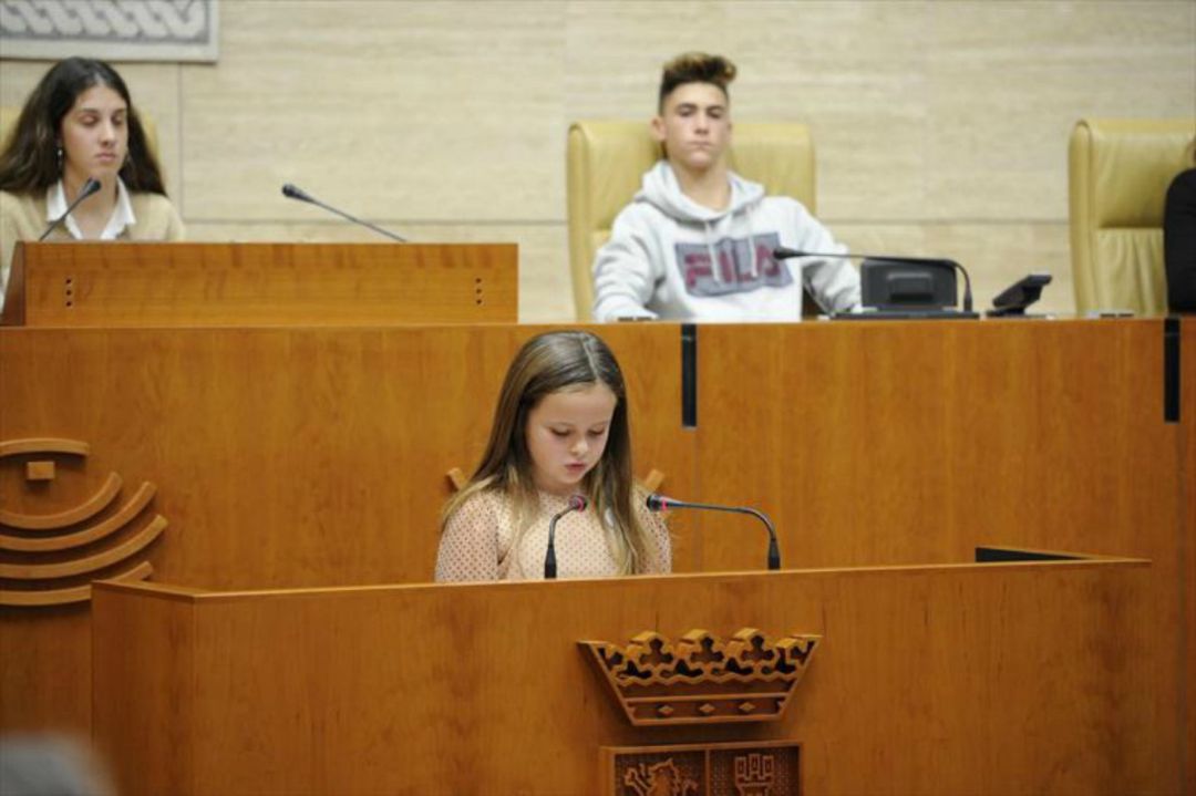 Elsa la niña transexual de 8 años que emocionó a la Asamblea de Extremadura