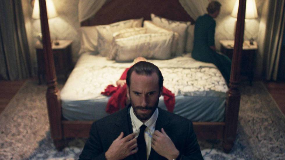 Joseph Fiennes: "Todo lo que vemos en The Handmaid's Tale está pasando ahora, como las torturas a homosexuales"