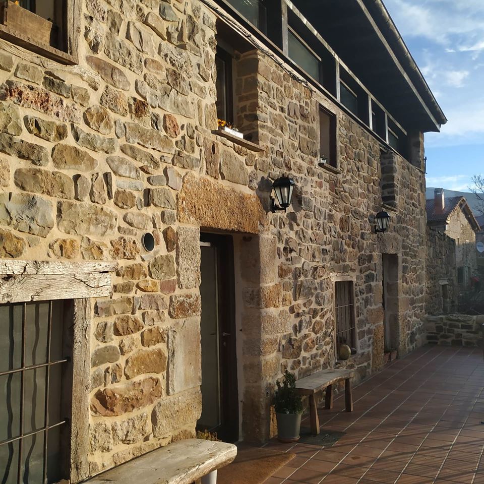 83418551_950558402012312_3301981564518268928_o