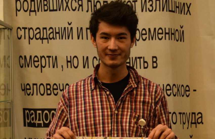 Amnistía Internacional pide a Rusia que anule la deportación de un periodista gay a Uzbekistán