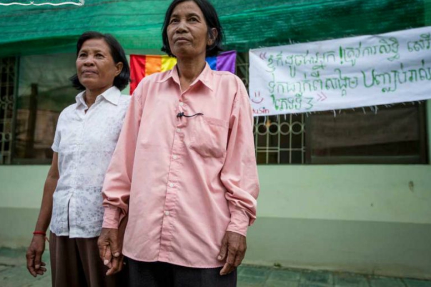 Cómo el lesbofóbico régimen de los Jemeres Rojos unió a parejas de lesbianas sin saberlo