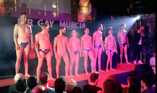 Aspirantes a Mr Gay Murcia 2017 posan en bañador