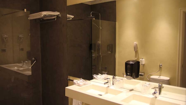 BAÑO-con-doble-seno-DB2015_hotelcondeduque-600&#215;338