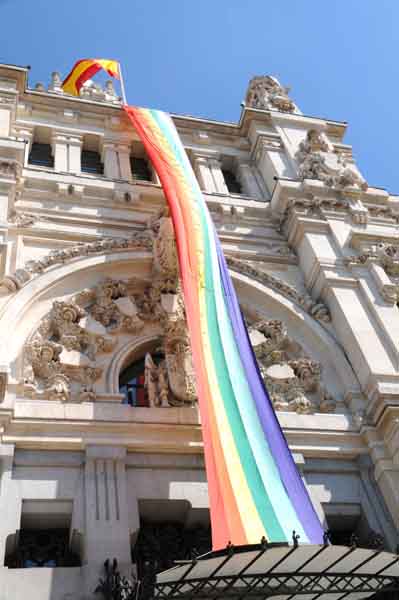Bandera Arco Iris en el Ayto de Madrid