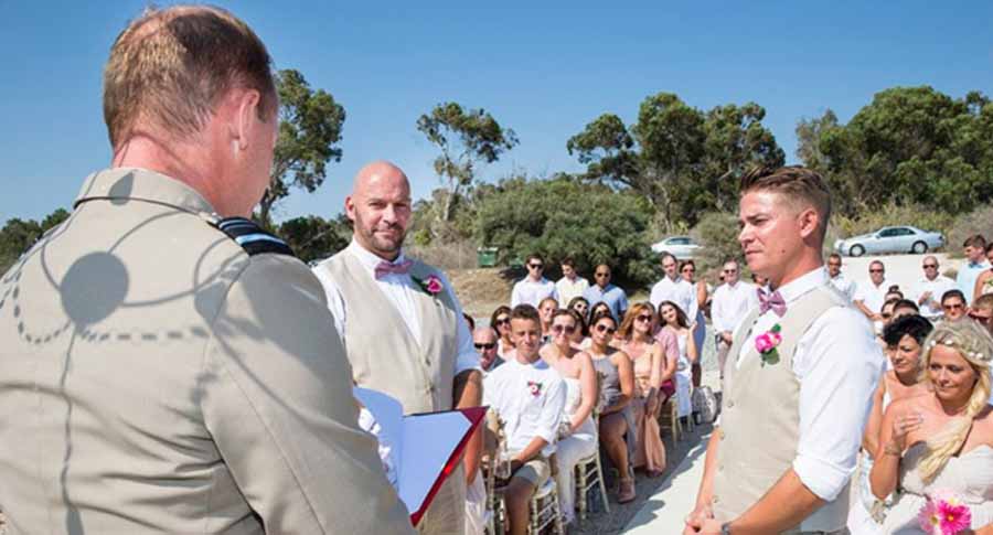 Celebrada la primera boda gay militar de la base del ejército británico en Chipre