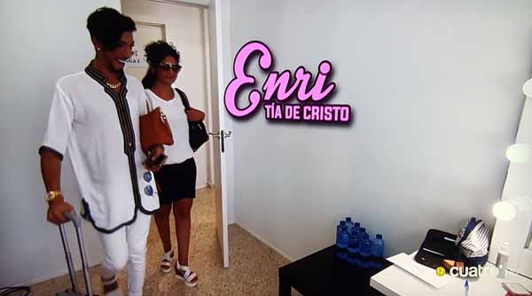 Cristo con su tía Enri en el camerino de First Dates