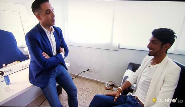 Cristo habla con Raúl en el camerino de First Dates