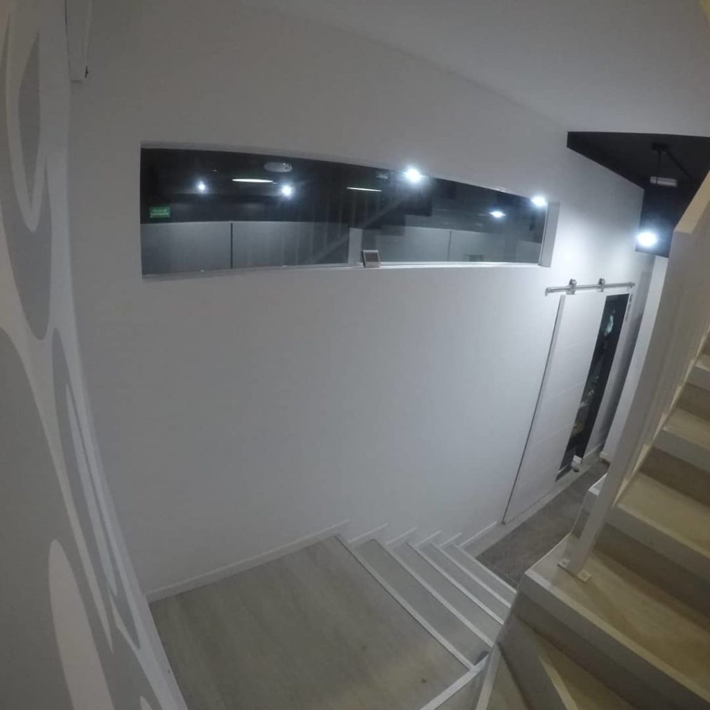 Diseño-y-Construcción-de-Sala-de-BikramYOGA-Acceso-a-Salón-El-Sauzal-SC-de-Tenerife-España
