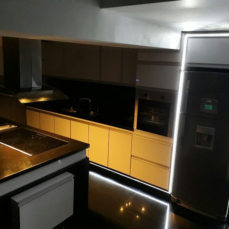 Diseño-y-Construcción-de-Vivienda-Unifamiliar-de-580-m2-Zona-de-Cocina-en-Caracas-Venezuela
