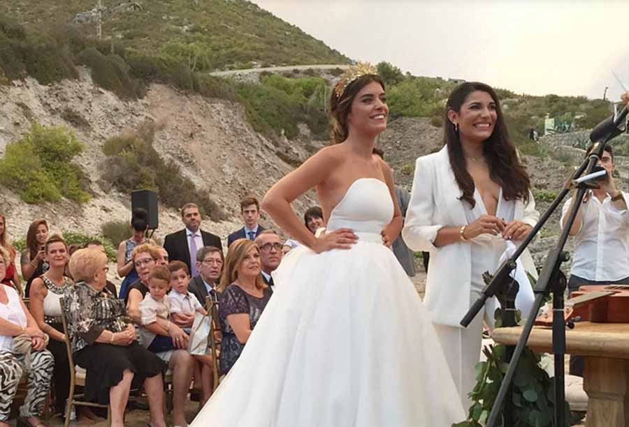 La romántica boda en una cala de Sitges de Dulceida (de “Quiero ser”) con su novia Alba Paul