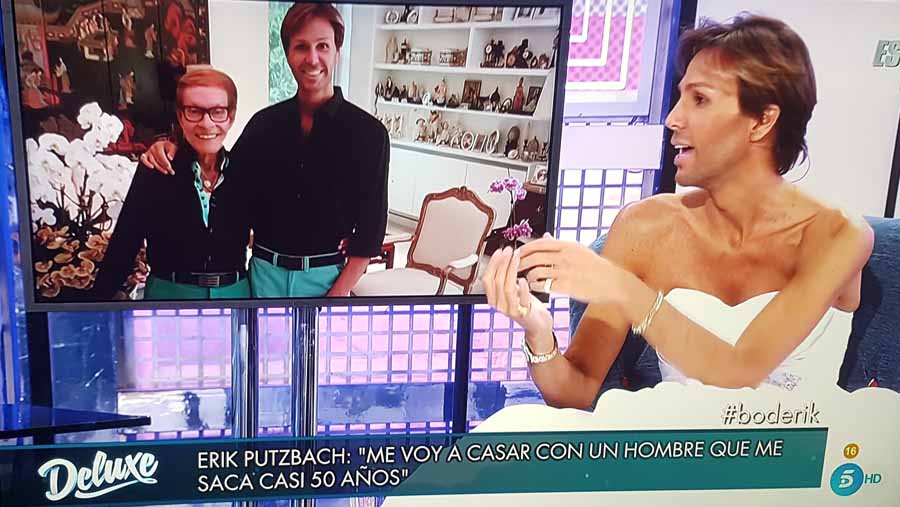 El estilista Erik Puztbach se viste de novia para anunciar en Sábado Deluxe que se casa con un millonario de 85 años