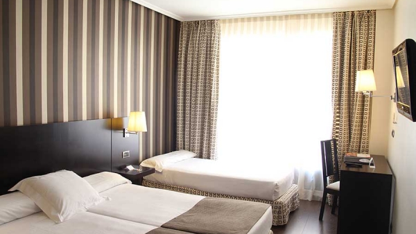 Habitacion-triple-tres-camas_Hotel-Conde-Duque-Bilbao_-600&#215;338