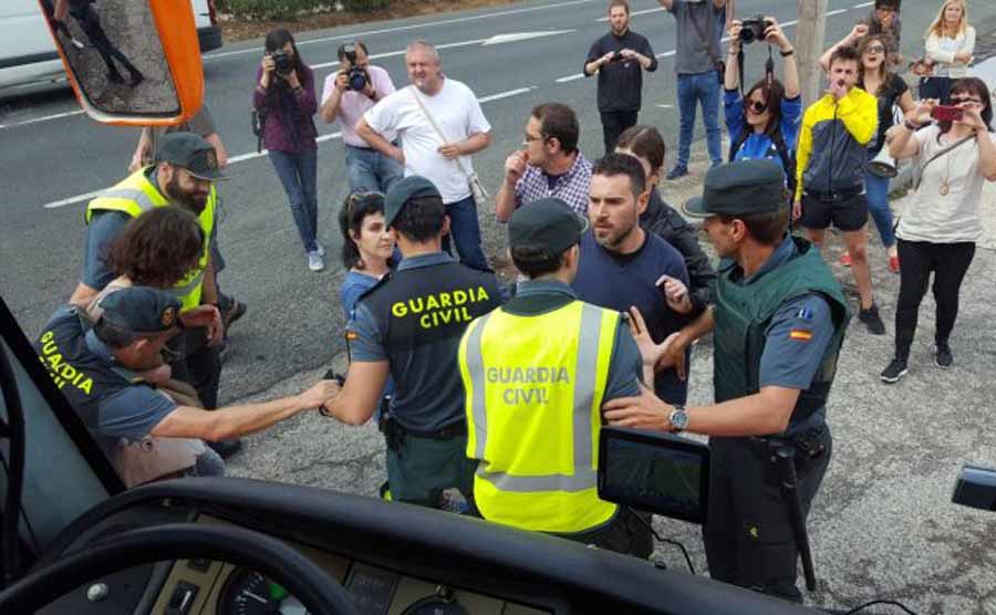 Hazte Oír contra el mundo: Estudia denuncias contra un policía, un concejal de Podemos y la alcaldesa de Logroño