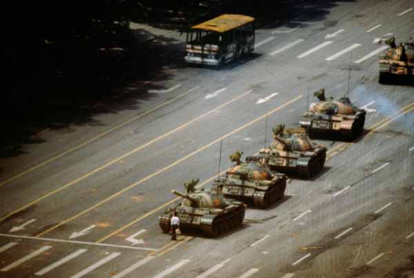hombre-contra-tanques-en-la-plaza-de-tiannanmen