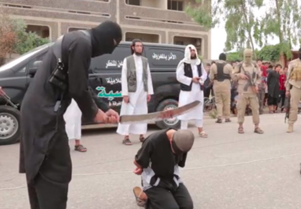 Isis le corta el cuello a un joven