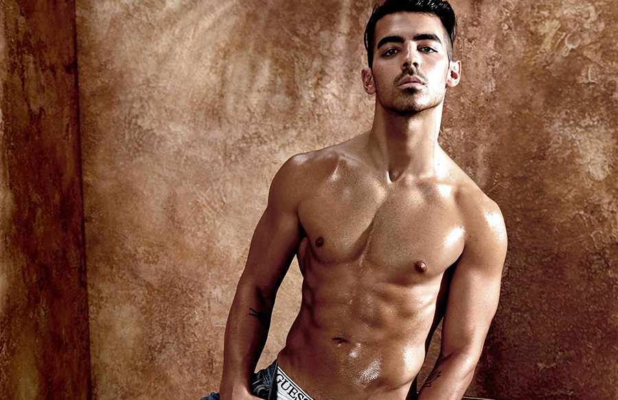 Joe Jonas hace alarde de un cuerpo perfecto como imagen de la campaña de primavera de Guess Underwear 2017