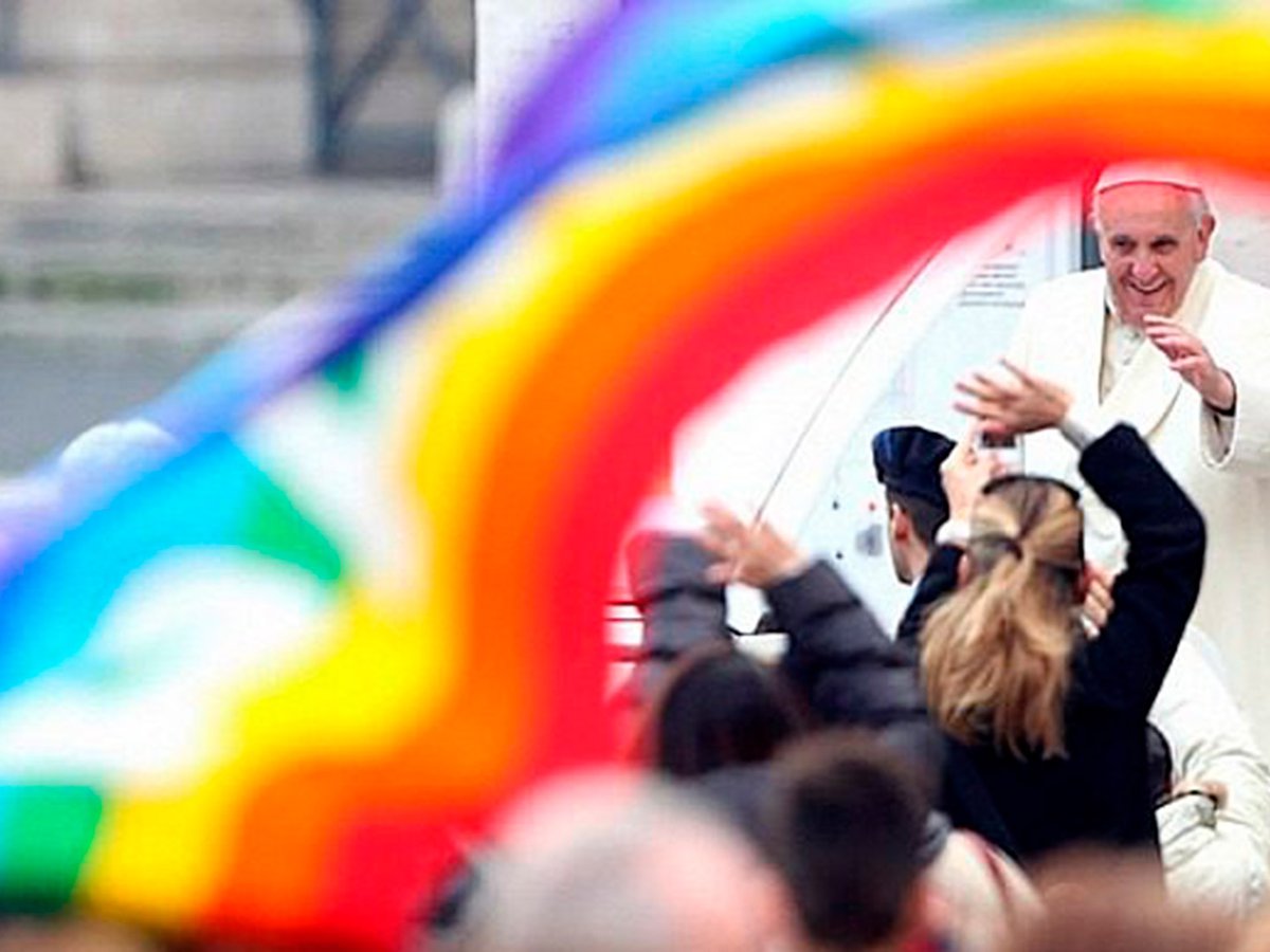 El Papa apoya las uniones civiles entre homosexuales y su derecho a estar cubiertos legalmente