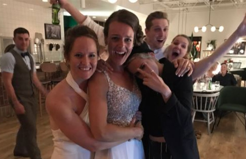 La increíble sorpresa de dos novias el día de su boda: ¿A qué famosos invitarías?