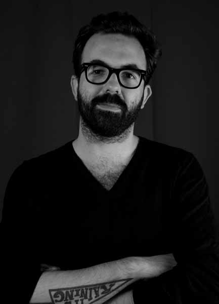 Nove de Novembro director