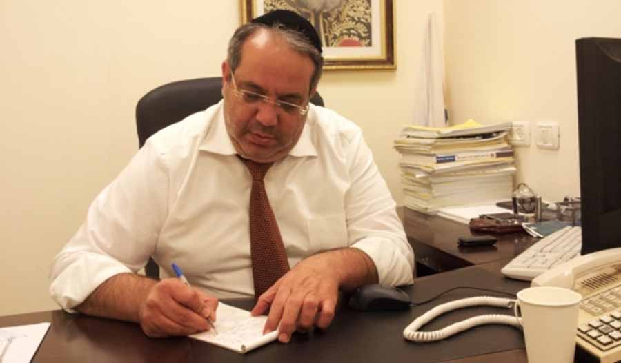 Parlamentario israelí obligado a dimitir después de asistir a la boda de su sobrino gay
