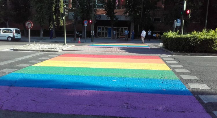 Los pasos de peatones arcoíris se extienden por toda la comunidad de Madrid
