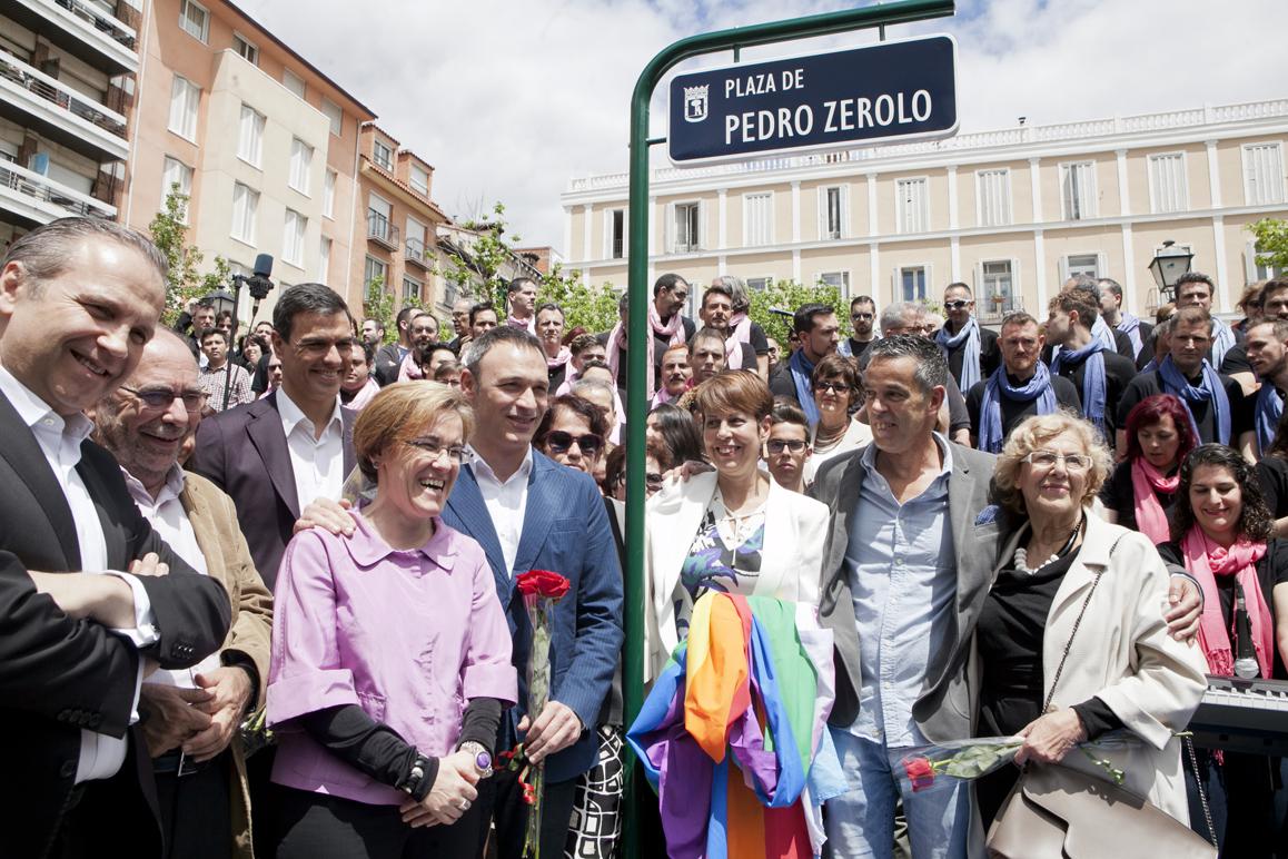 VOX pide retirar el nombre de Pedro Zerolo de la plaza en su honor en Chueca