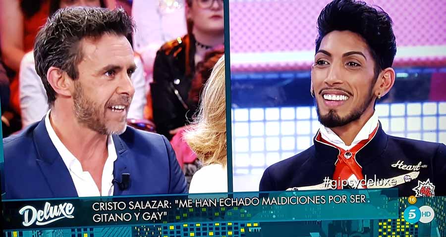Cristo Contreras cuenta en Sábado Deluxe que le echan maldiciones: “Estoy muy orgulloso de ser gitano y gay”
