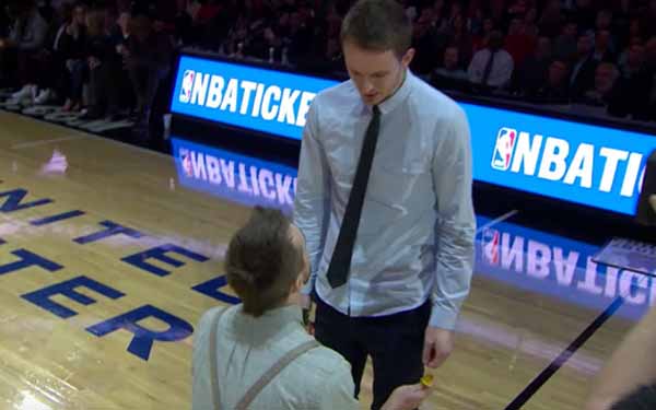 propuesta-matrimonio-en-partido-chicago-bulls