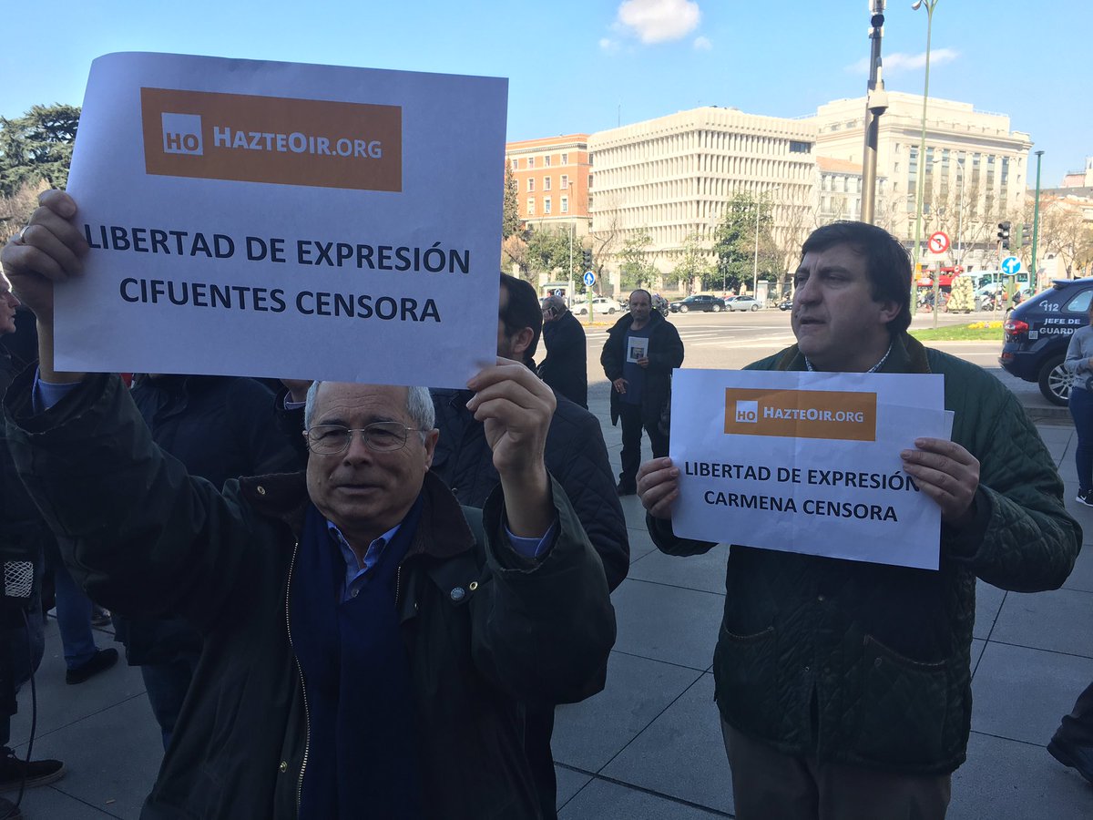 Protestas por la retirada del bus transfóbico