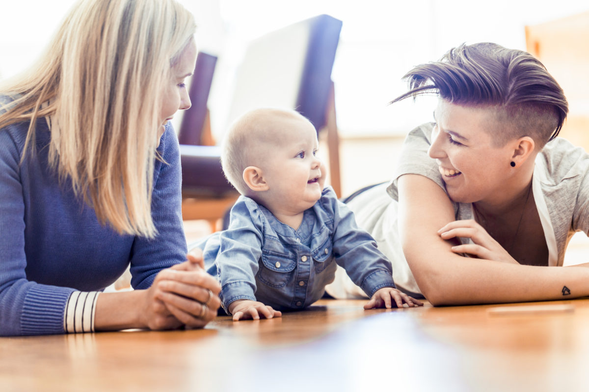 Su óvulo, tu vientre, vuestro bebe: Maternidad lésbica