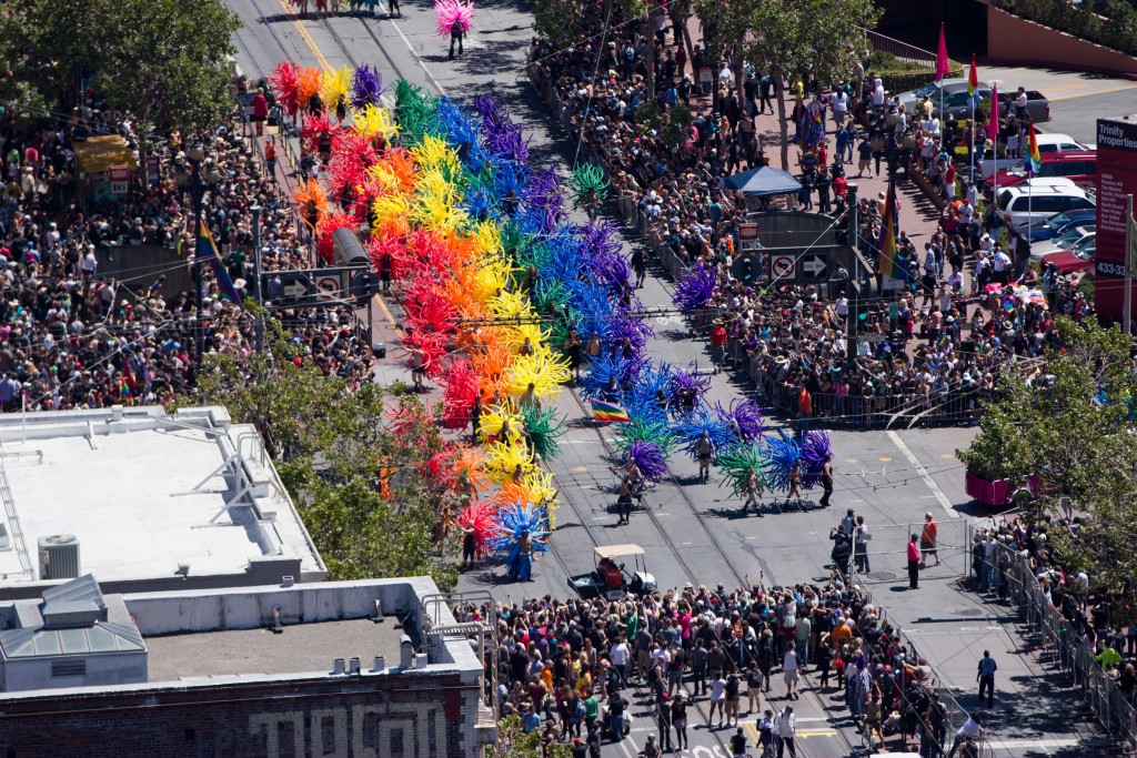 San_Francisco_Pride_Parade_2012-4