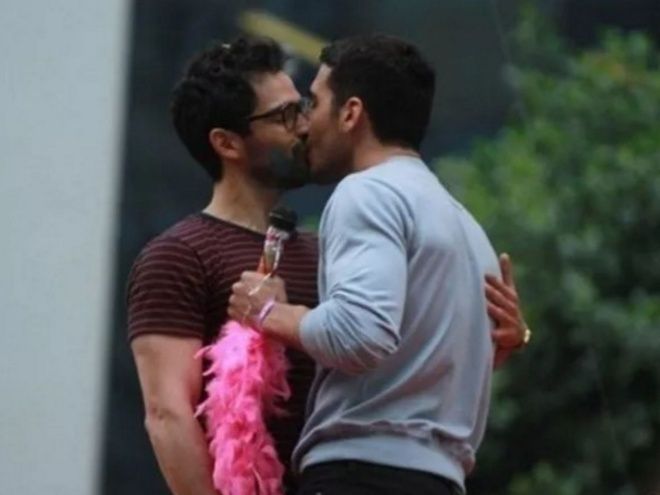 Silvestre y Herrera beso gay en Sense8