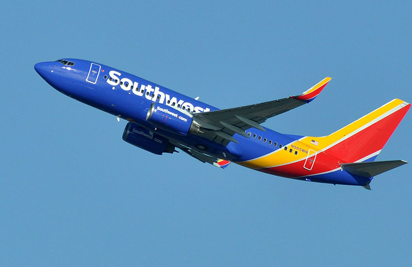 Dos papás con tres hijos “no son una familia” para Southwest Airlines