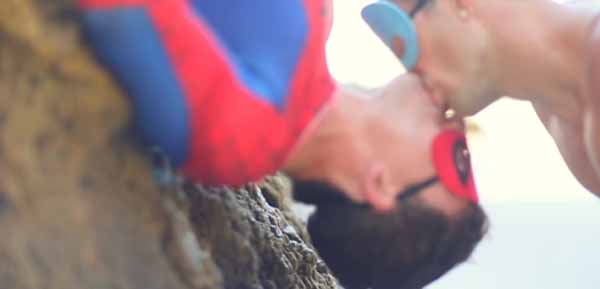 Spiderman y Capitán América se besan en vídeo porno parodia de los Chainsmokers