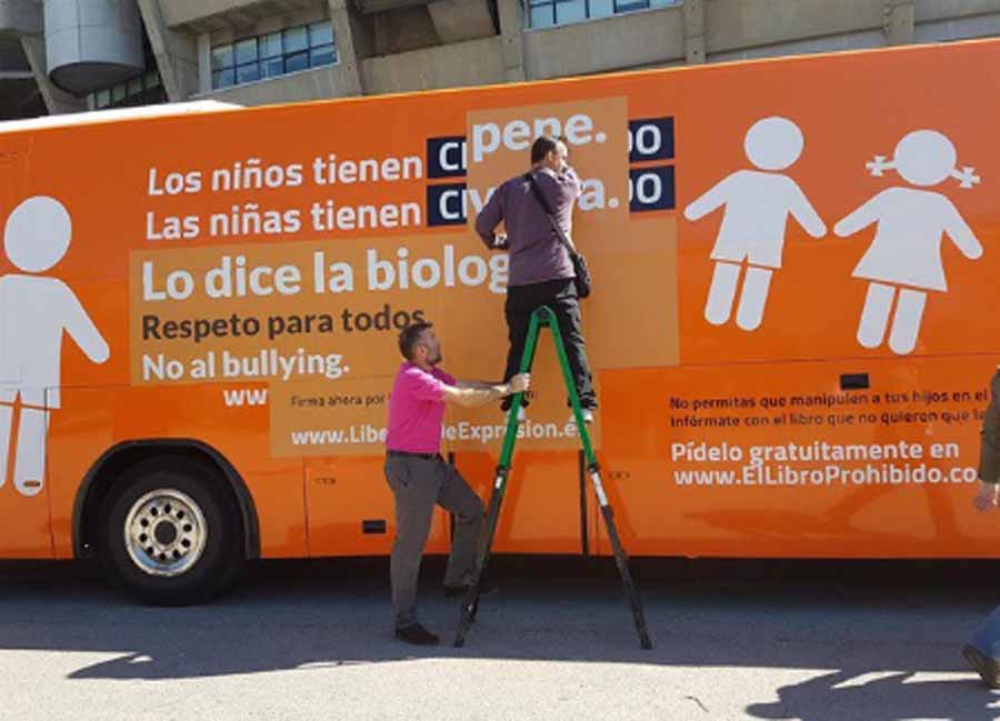 Tercer cambio para el autobús de Hazte Oír