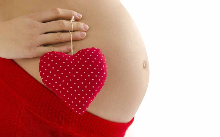 Las madres que recibieron progesterona son "cinco veces más propensas" a tener un bebé gay o bisexual