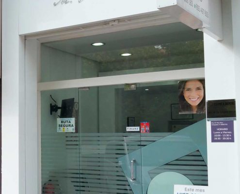 fachada-clinica-dental-en-benimaclet-495&#215;400