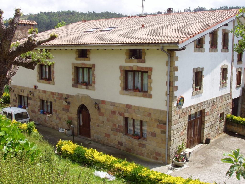 Casa Rural AIZPERRO AGROTURISMO
