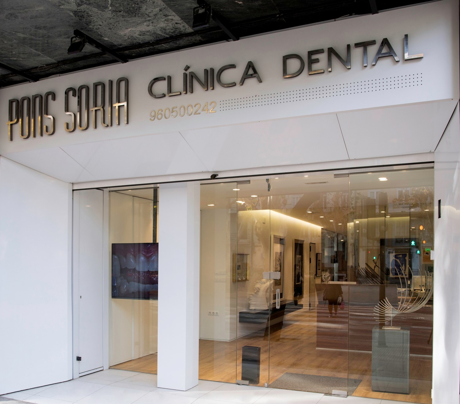 foto-fachada-clinica-gran-via portada