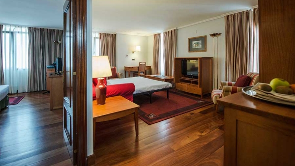 habitacion-Junior-Suite-familiar_Hotel-Conde-Duque-Bilbao_-600&#215;338