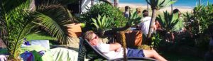 hotel-en-tarifa-relajate-en-el-jardin-1500&#215;430