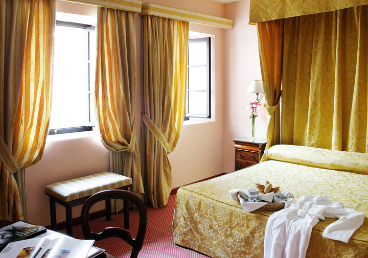 hotel-monasterio-san-miguel-cadiz-01-habitacion