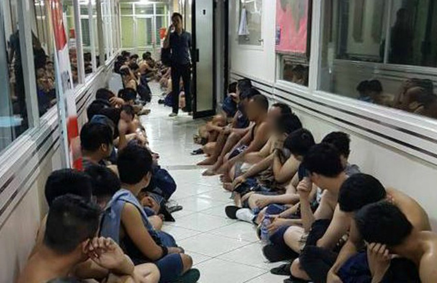 Arrestados en Jakarta 141 hombres en un sauna gay acusados de violar las leyes anti-pornografía