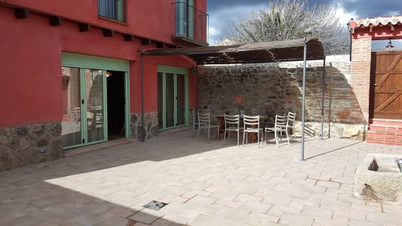 patio2_exterior_rojodeltietar-min-570&#215;320