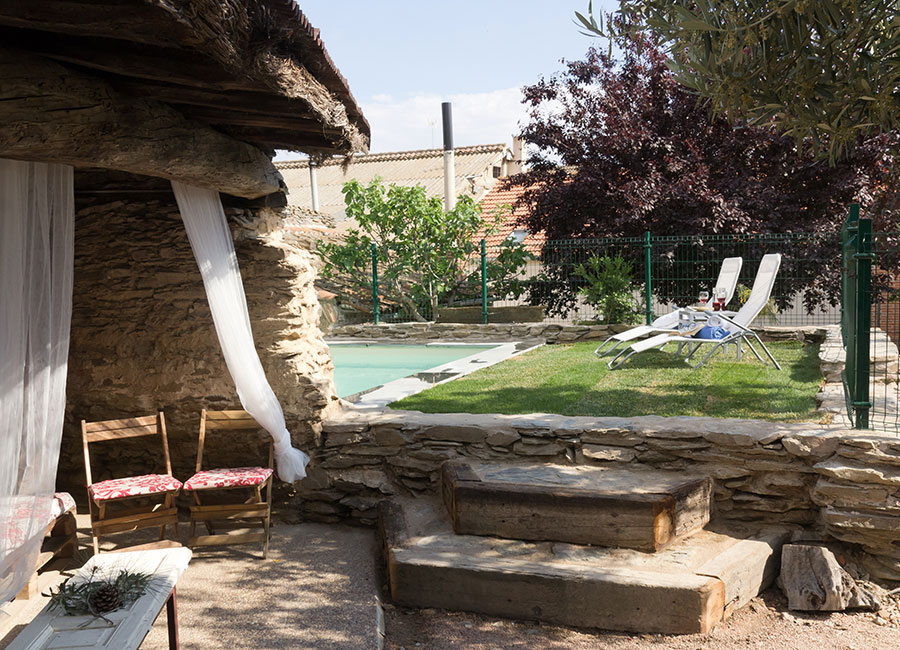 porche-donia-catalina-estancias-rurales-segovia-1