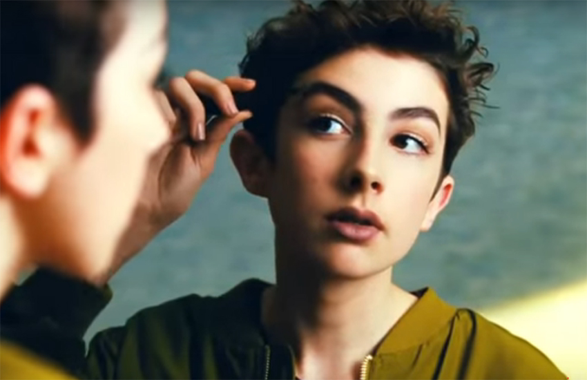 Rimmel lanza al conocido vlogger Lewys Ball en una campaña para popularizar el maquillaje masculino