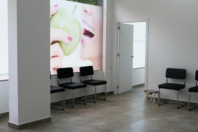 sala-espera-clinica-dental-appledent