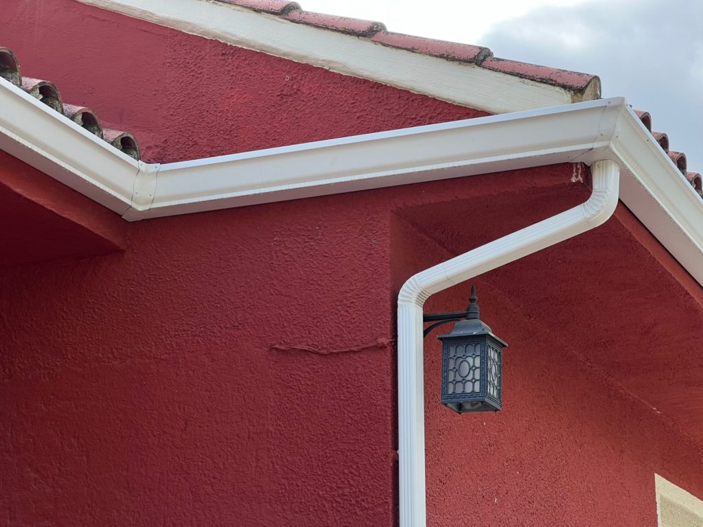 Canalon tipo cornisa de aluminio sin juntas y soldaduras-Impermeabilizaciones Alcor