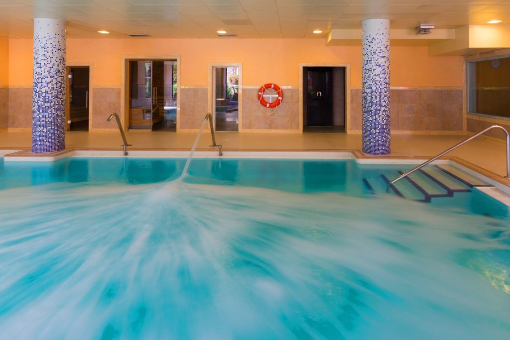columnas-spa-escalera-chorro-hidroterapia-hotel-rutllan-andorra-massana